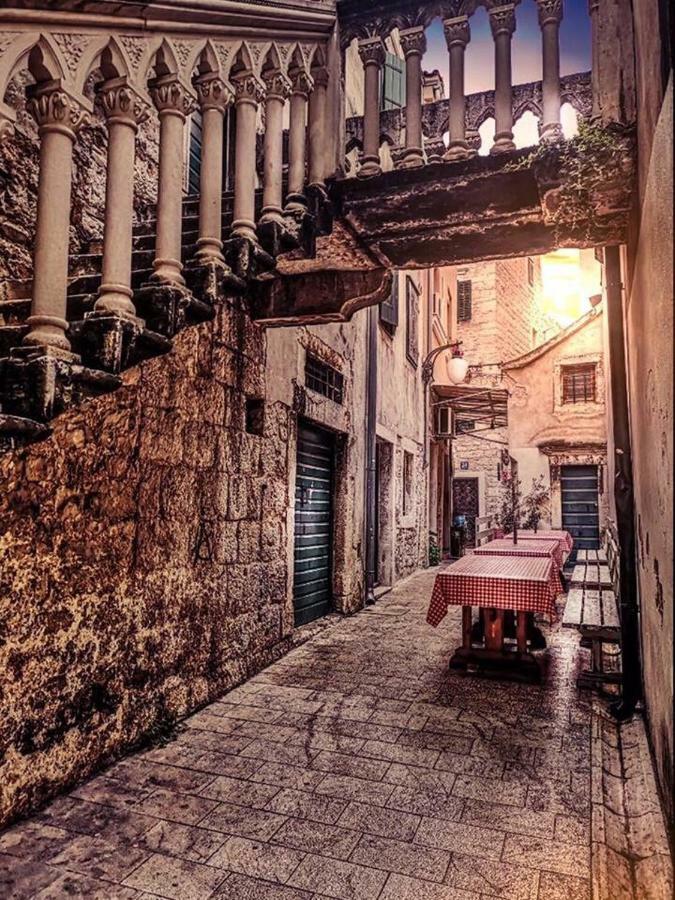 Apartmani Nina Šibenik Exteriör bild