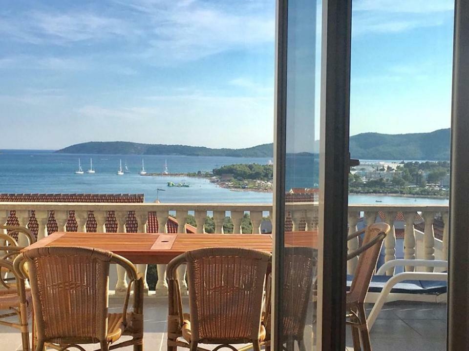 Apartmani Nina Šibenik Exteriör bild