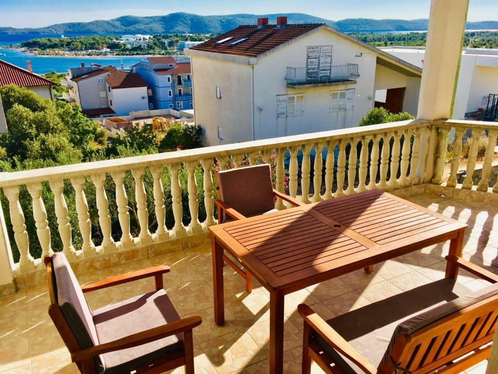Apartmani Nina Šibenik Exteriör bild